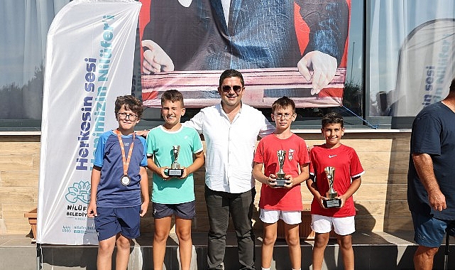 Nilüfer’de Zafer Bayramı coşkusu kortlara taşındı