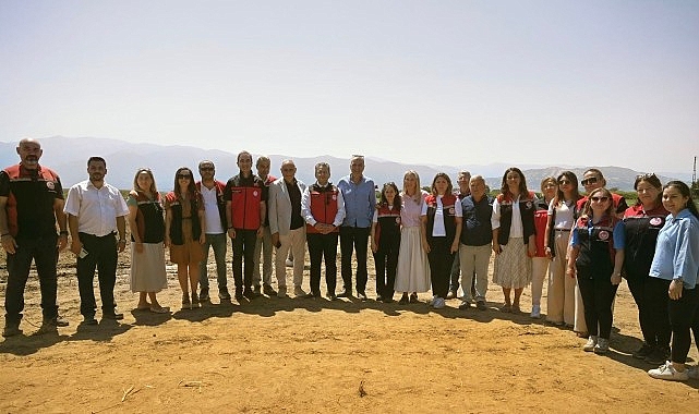 Ödemiş’te Üreticilere Kışlık Sebze Fidesi Desteği