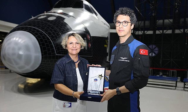 Türkiye’nin ikinci astronotu Tuva Cihangir Atasever, Uzay Kampı Türkiye’de gençlerle buluştu